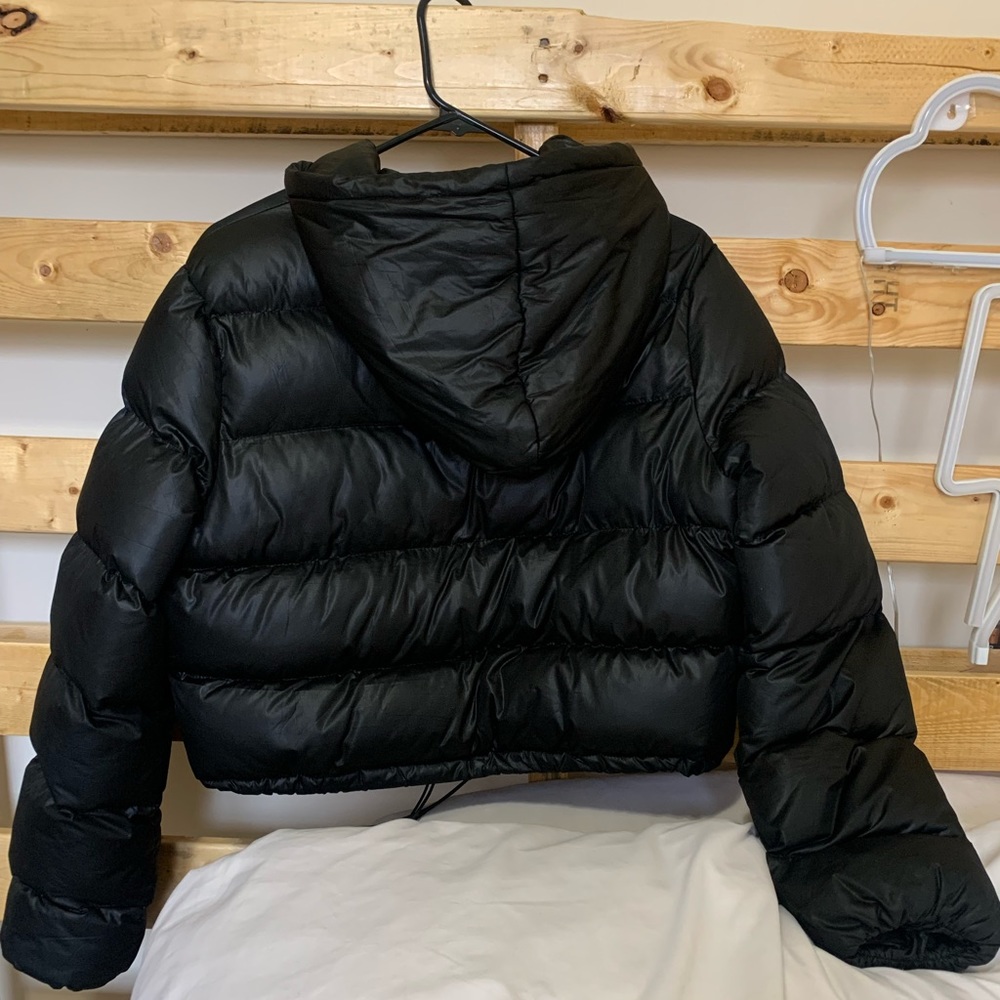 PrettyLittleThing black cropped puffer jacket with hood